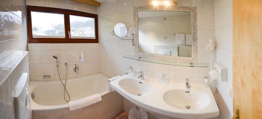 Hotel Garni Mirabell Ischgl Exteriör bild