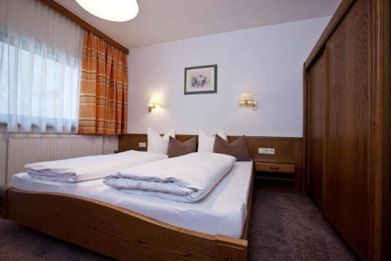 Hotel Garni Mirabell Ischgl Exteriör bild